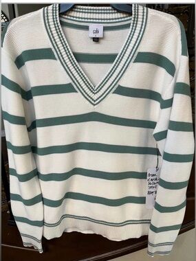 cabi #6656 Arena v-neck pullover. NWT. Size Small. Retail - $139.